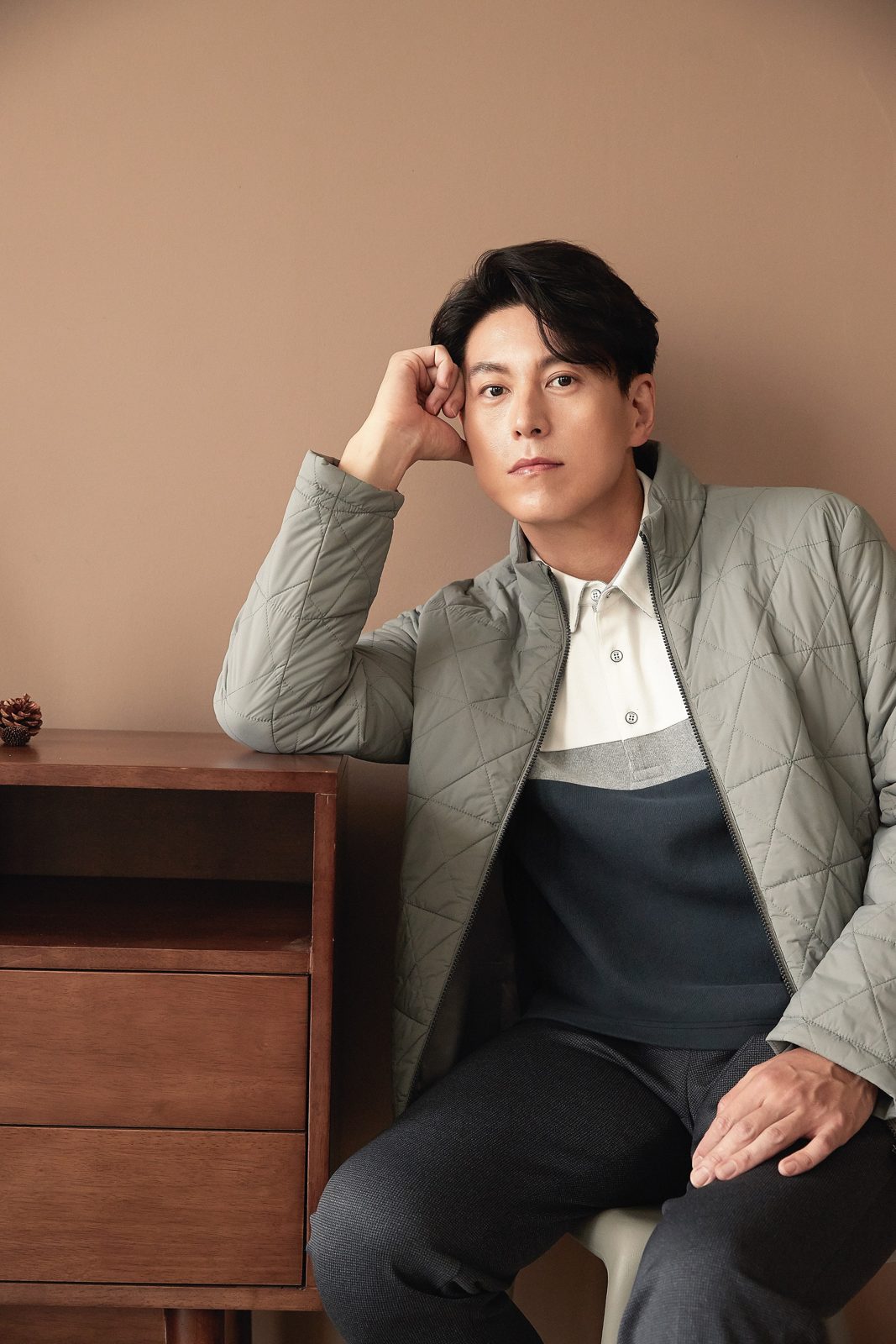 Ryu Soo Young, seated portrait